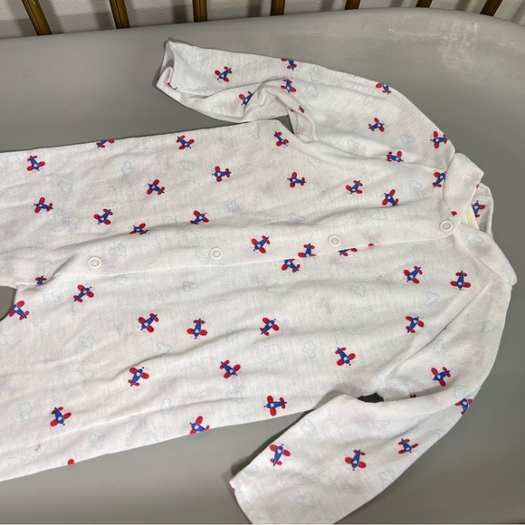 Vintage White and red airplane & clouds baby boy snap footie mint condition. - Picture 2 of 6